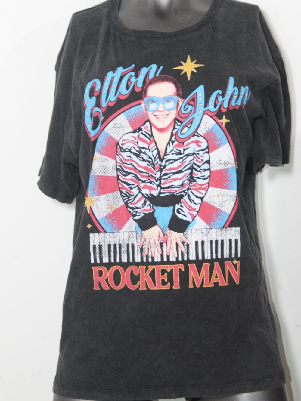 NWT Elton John Rocket Man Graphic Band Tee Shirt Size Small